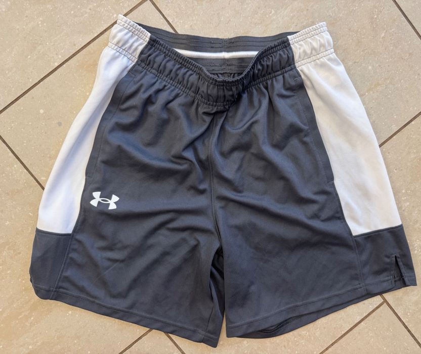 Under Armour krótkie sportowe spodenki r. M, szare, jak nowe