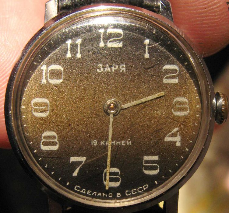 Часы наручные механические "Заря" рабочие на ходу
