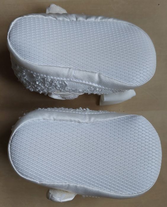 Buty do chrztu, niechodki białe, NOWE