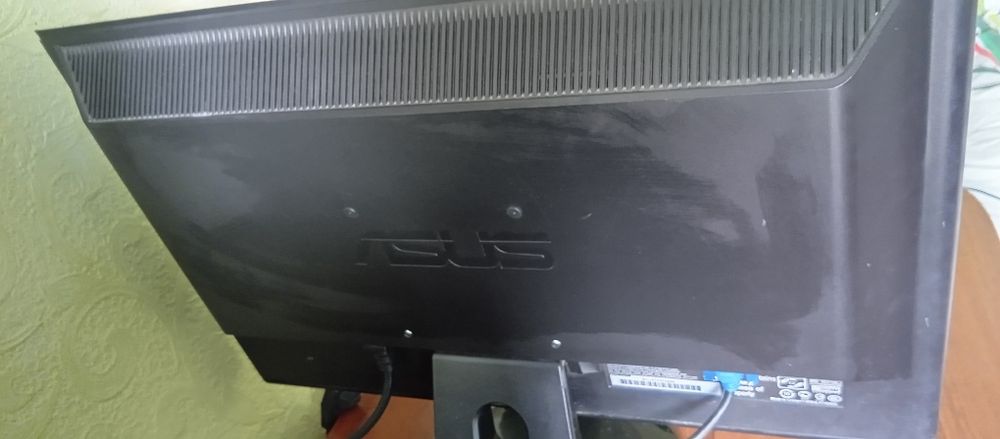Комп'ютерний монітор Asus