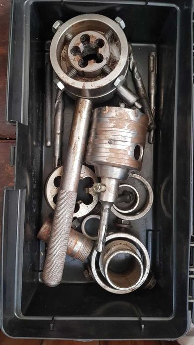 Инструменты держатель для плашек и другие