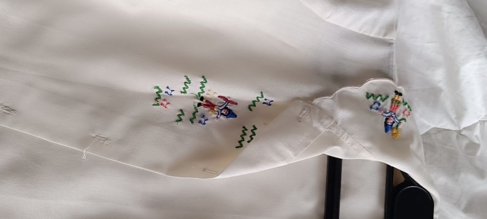 Camisa de criança com bordado da Madeira