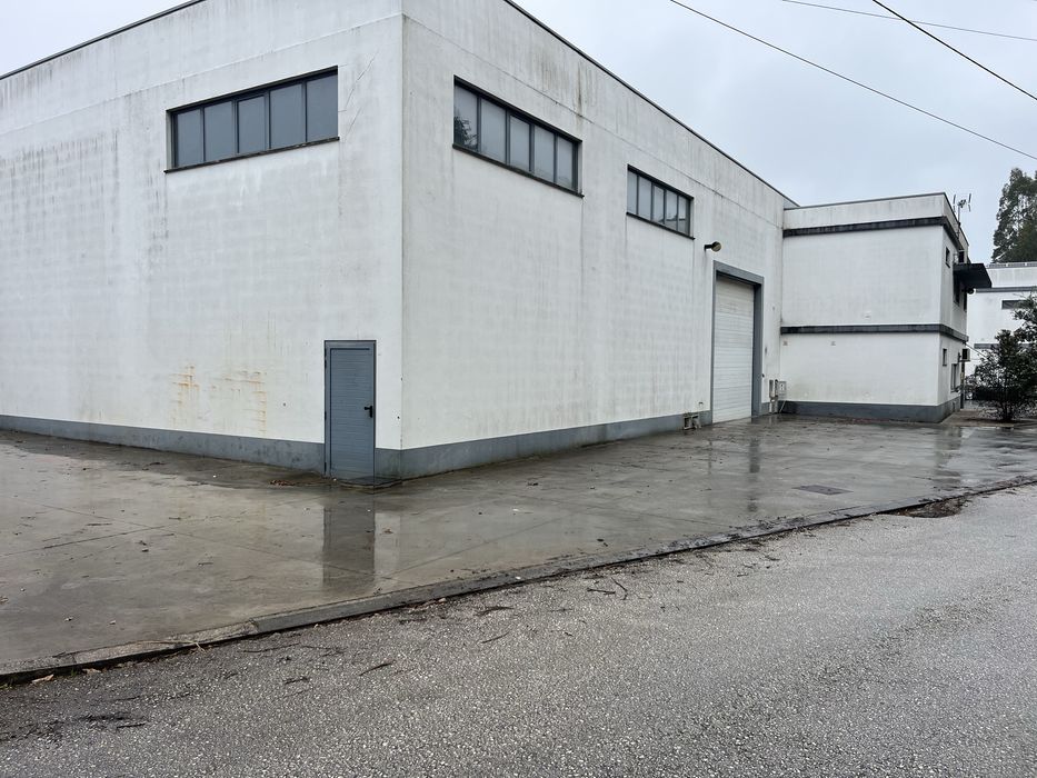 Armazem alugo entre pombal e leiria com condicoes ideal para ginasio