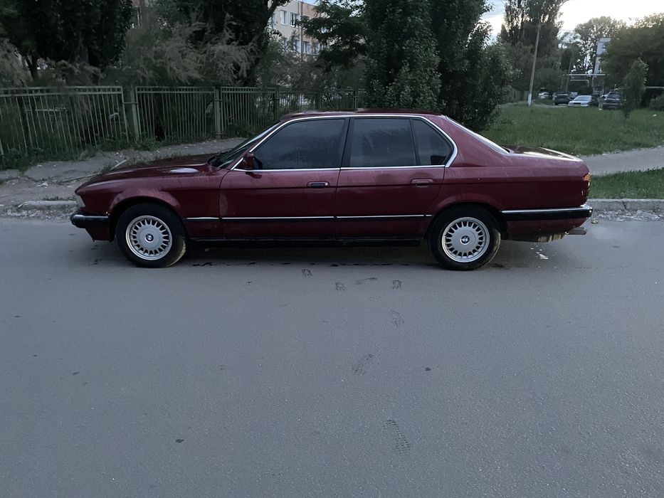 Продам бмв 7 е32