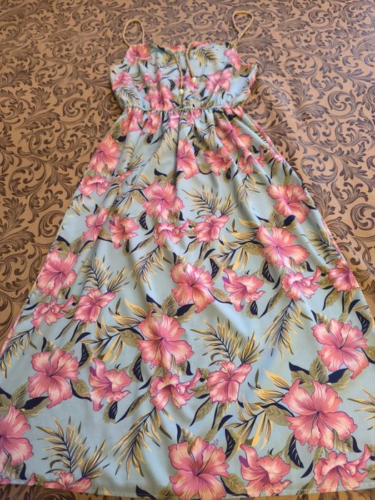 Літня сукня , дуже легка.