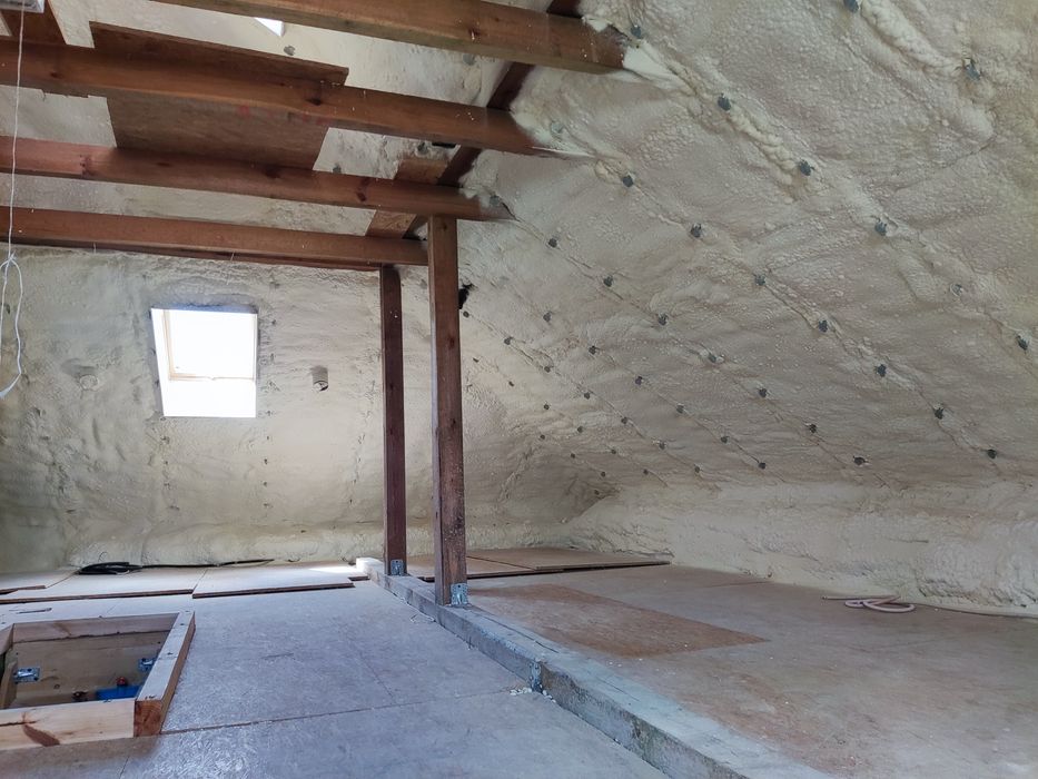 Ocieplanie pianką PUR Dachu i poddasza - Izolacje natryskowe Pianą