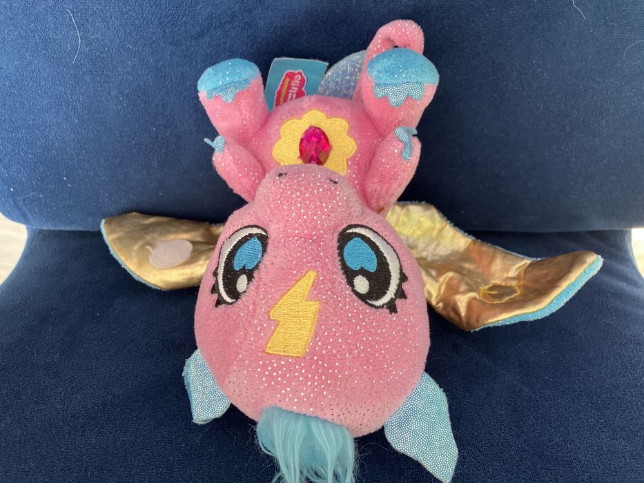 Smoczuś Moc kryształów maskotka na rękę