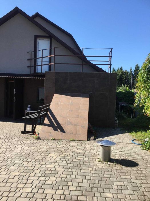 Великий будинок з сучасним ремонтом в Гребінках