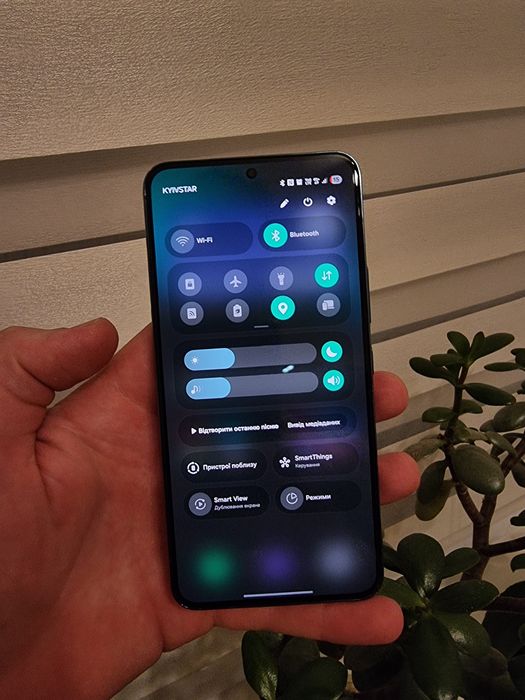 Samsung Galaxy S22 8/128 120hz + Carbon Cover