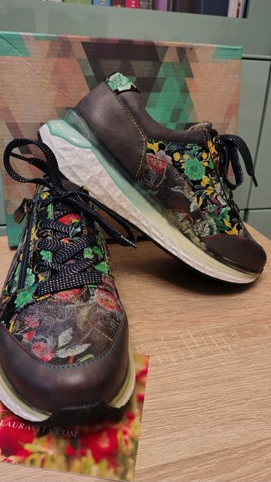 Sneakersy francuskiej firmy Laura Vita, rozmiar 38