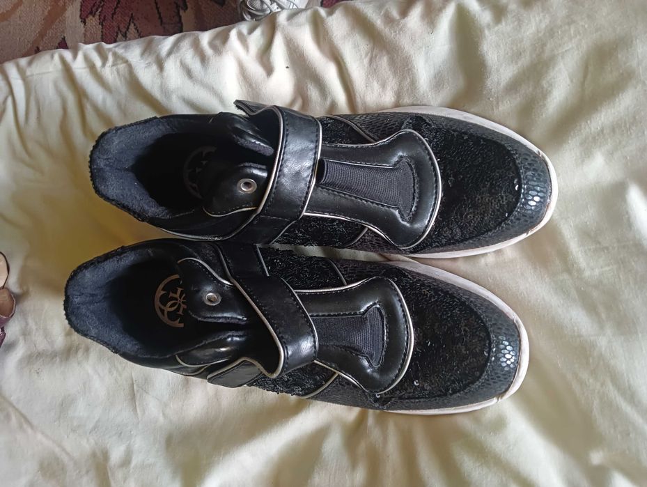 Firmowe buty Guess r.38