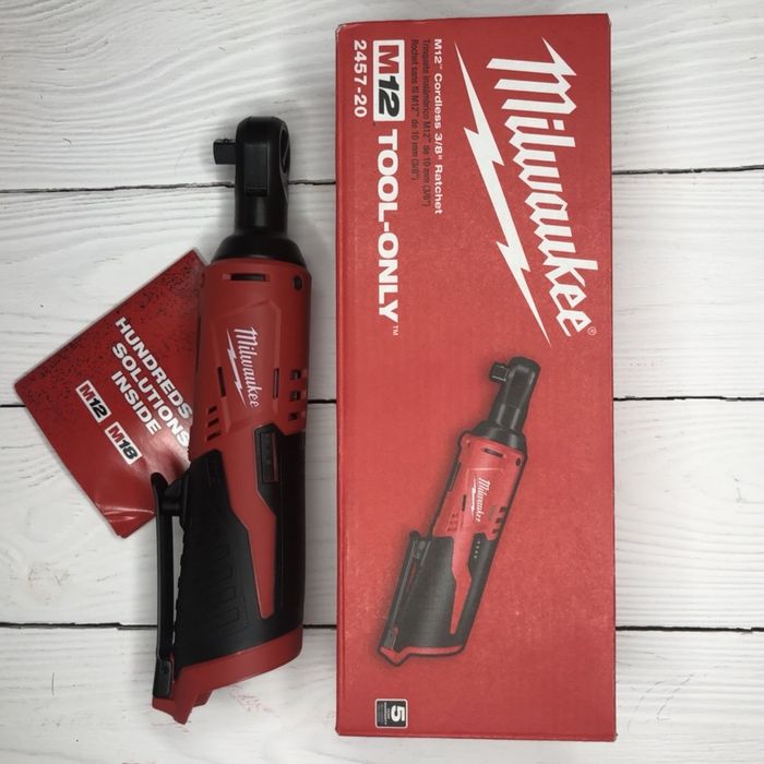 Аккумуляторная угловая трещетка 3/8 Milwaukee M12 2457-20