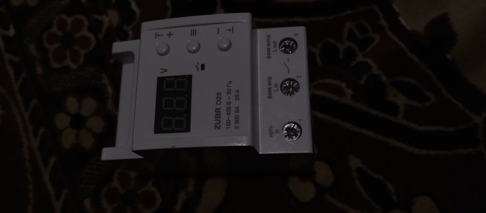 Реле напруги Зубр D25