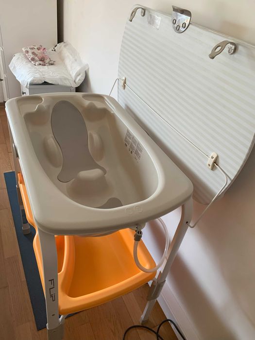 Banheira Jané com muda-fraldas Flip