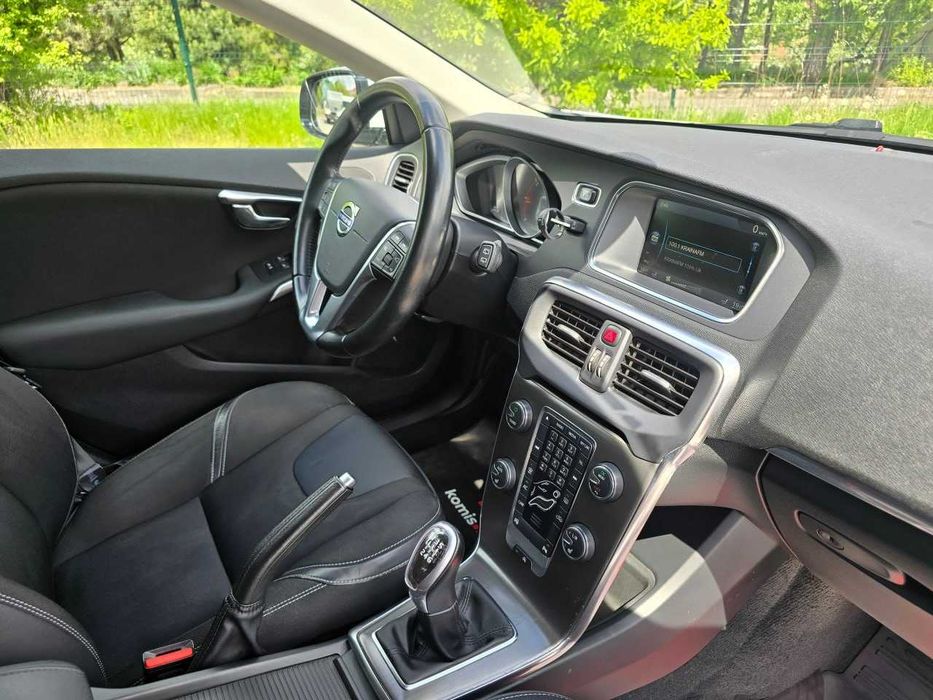 Продам  Volvo V40 2013. Можна в розстрочку, під викуп.