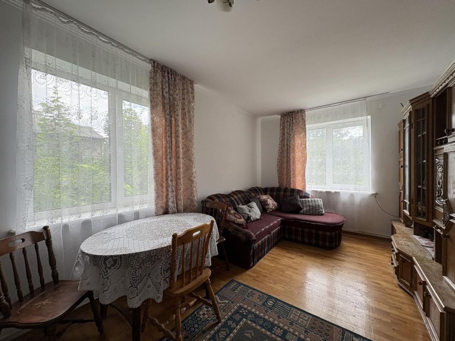 Продаж будинку з ремонтом та меблями в м.Золочів