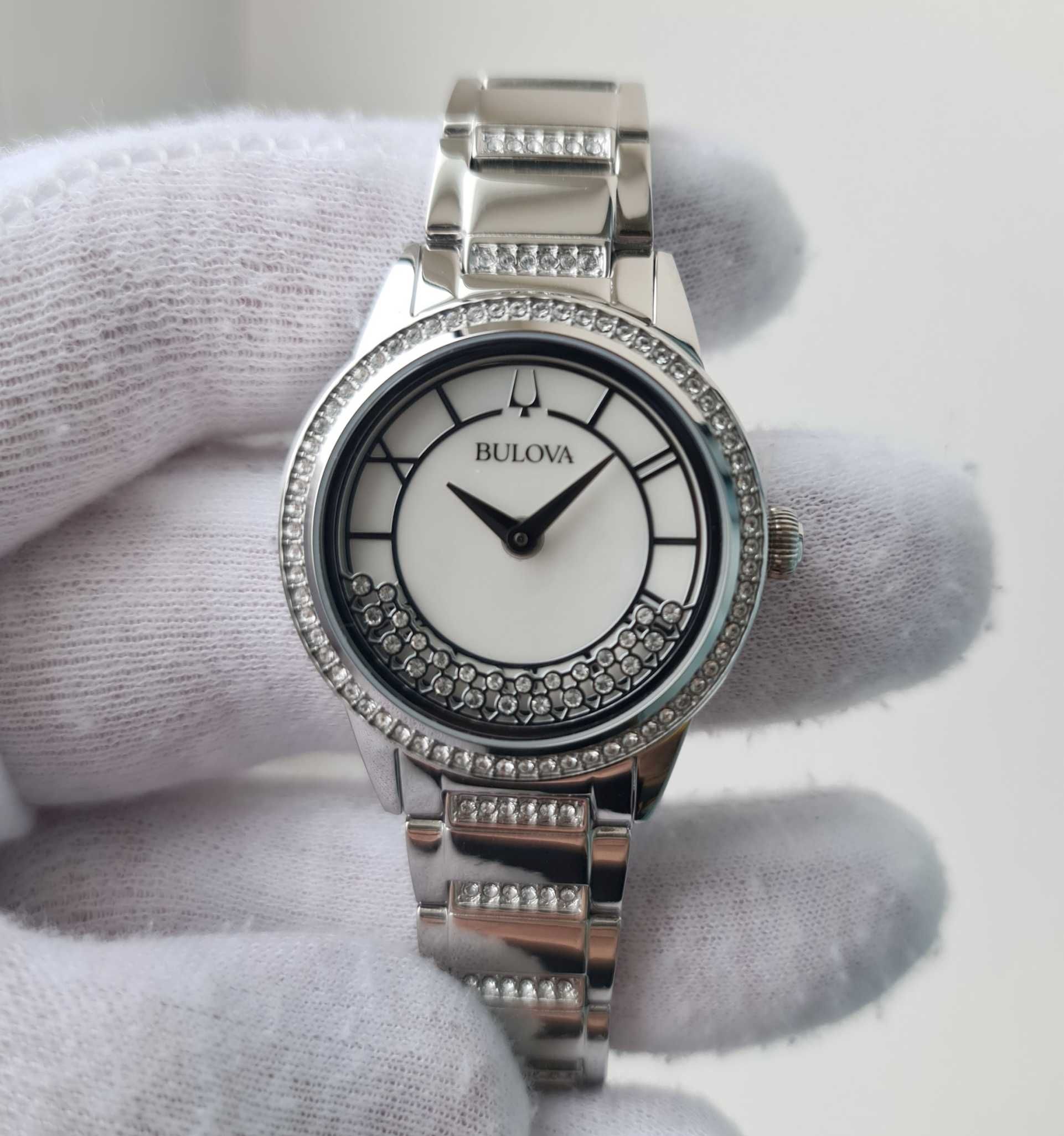 Bulova 96L257 Crystal Mother of Pearl Dial Ladies 10 000 Olx