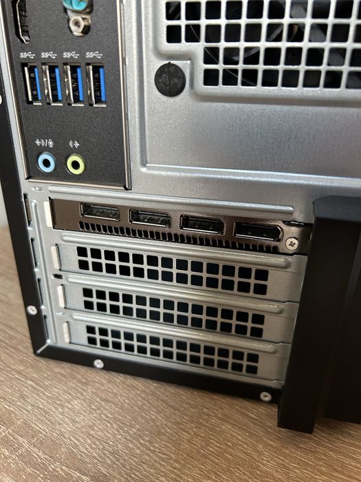 Dell intel 8GB SSD 500GB AMD Radeon PRO WX5100 +WIN11
