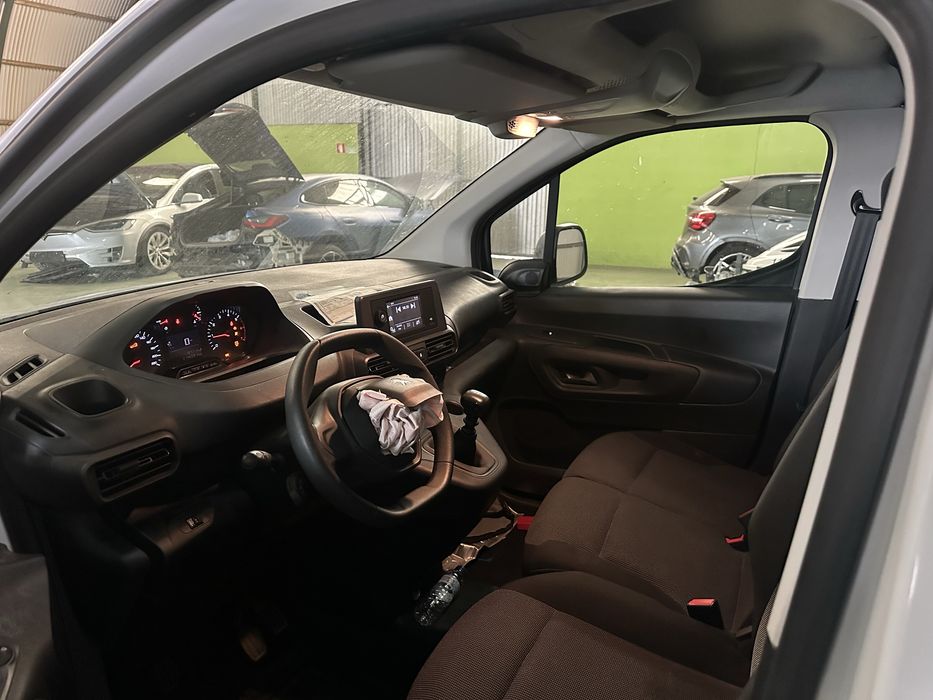 Peugeot Partner 2023  IVA dedutivel com apenas 74.000kms a trabalhar.