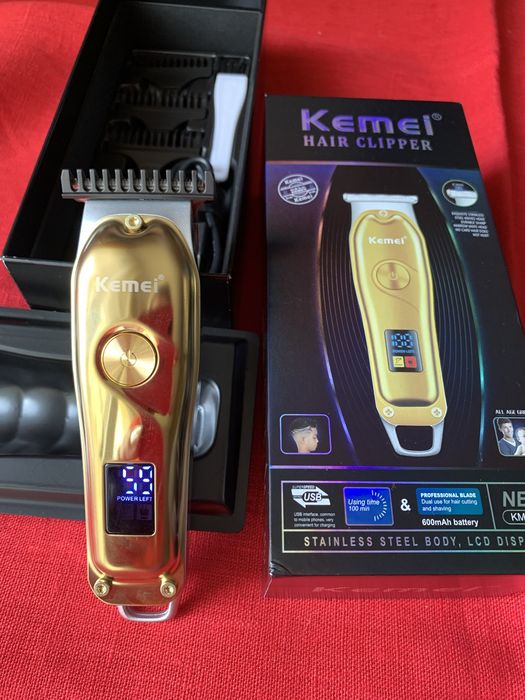 Машинка для стрижки и бритья на аккамуляторе Камеі 427