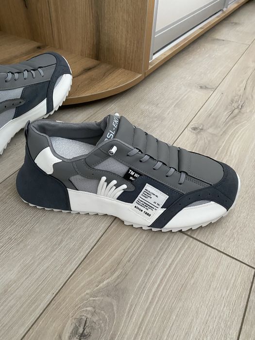 Кросівки 44 розмір