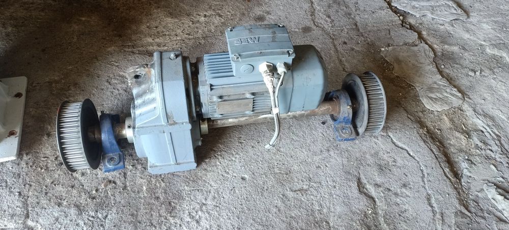 Motoreduktor sew 0,75 kw i = 127,27 ,  11 obr/min