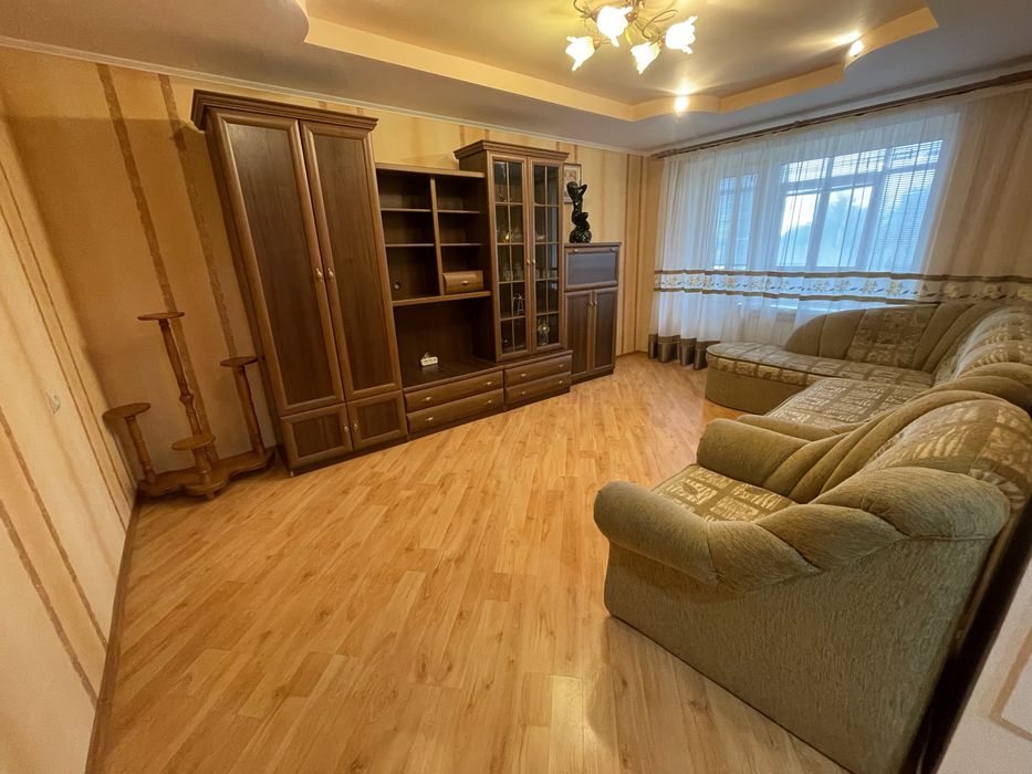 Простора сучасна квартира ! 3 поверх! Індивідуальне опалення!