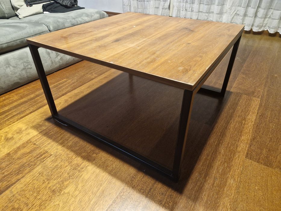 Ława drewniana na nogach stalowych