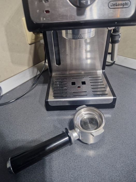 Ekspres ciśnieniowy do kawy Delonghi