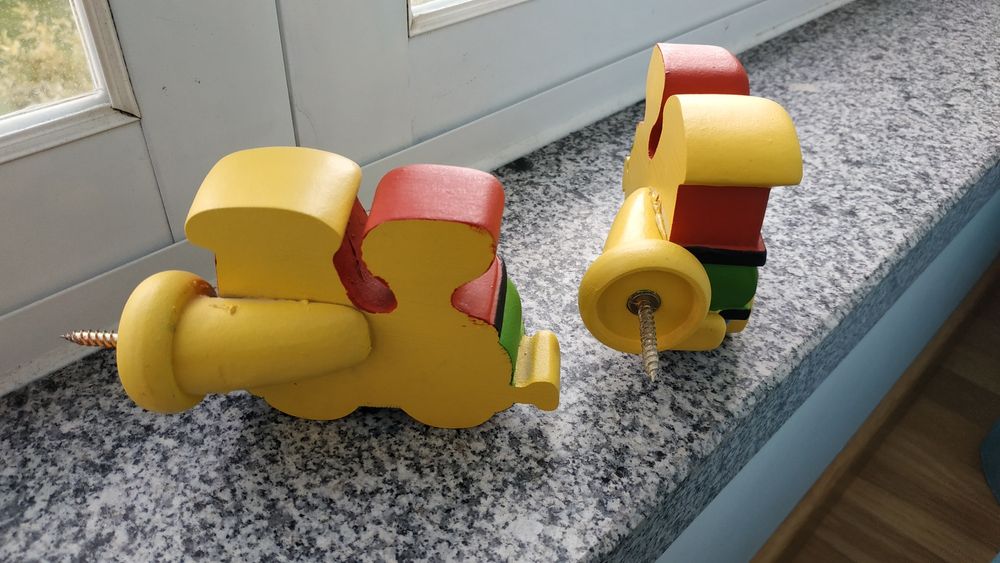 2 Pontas de varão de cortinados de criança