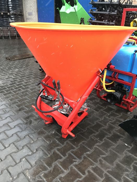 Рум 300кг, польський розкидач мінеральних добрив Strumyk