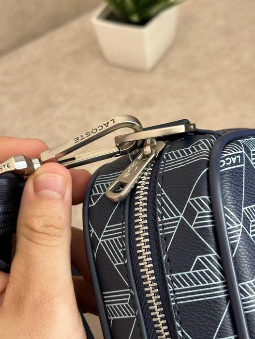 Nowa torba Lacoste – listonoszka / saszetka na ramię, granatowa