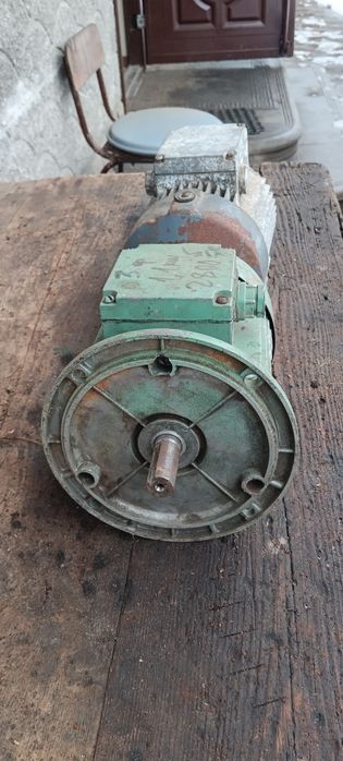 Продам трьохфазний асинхронний двигун