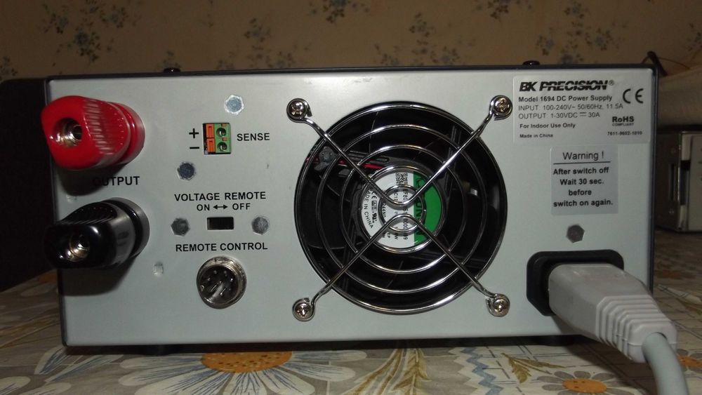 Импульсный источник питания постоянного тока с дистанционным датчиком