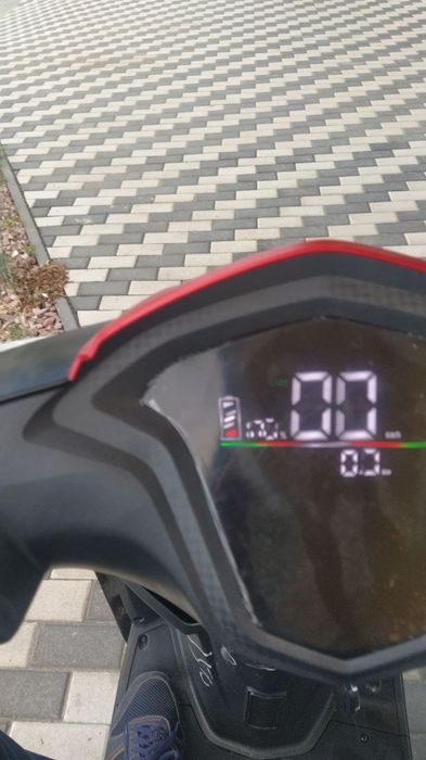 Електроскутер FORTE LEON