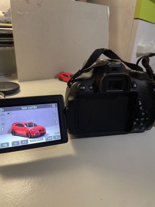 Câmera Canon EOS 700D