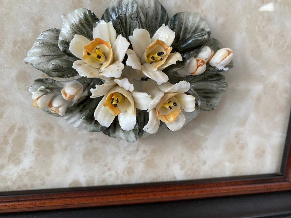 Quadro antigo com flores porcelana