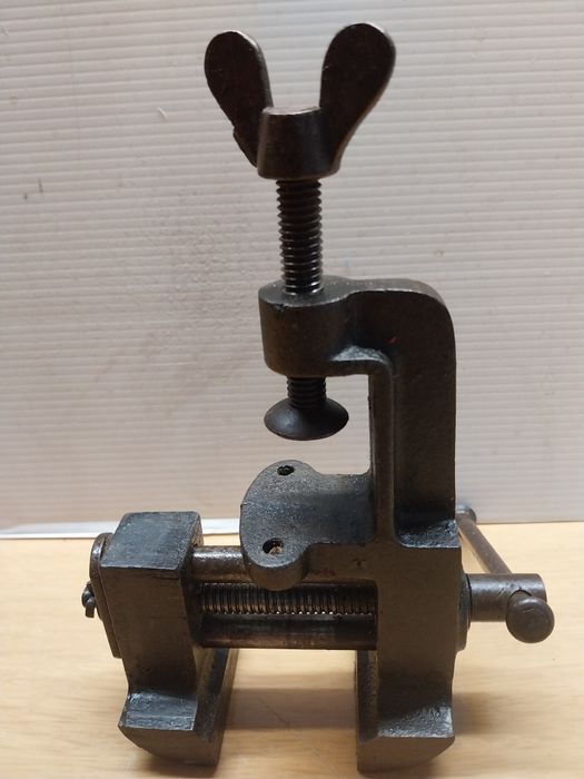 Pequeno torno antigo muito funcional