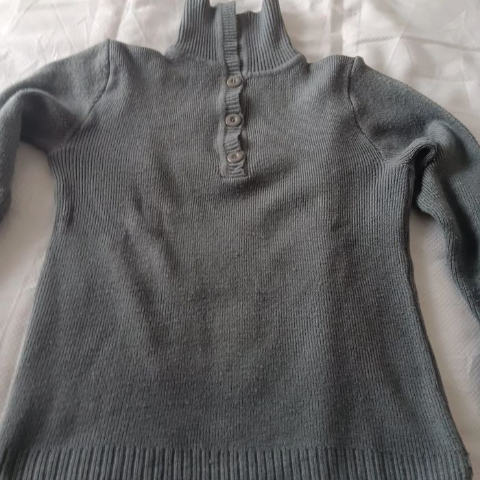 Vendo diversas camisolas e casacos para senhora