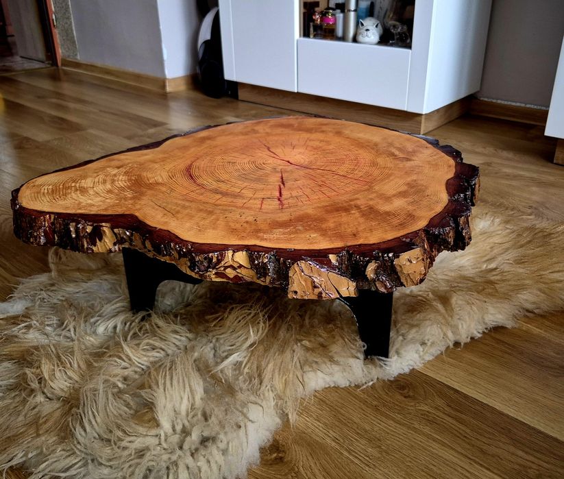 Sprzedam stolik kawowy z drewna sosnowego lakierowany żywicą