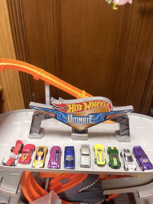 Hot Wheels City. Ultimate Garage з акулою