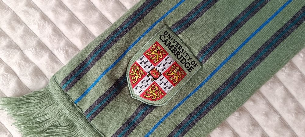 University od Cambridge szalik używany