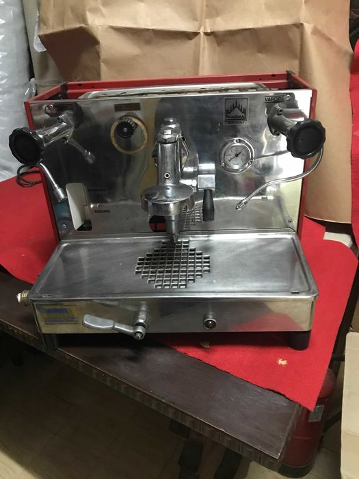 Máquina de café classica a funcionar