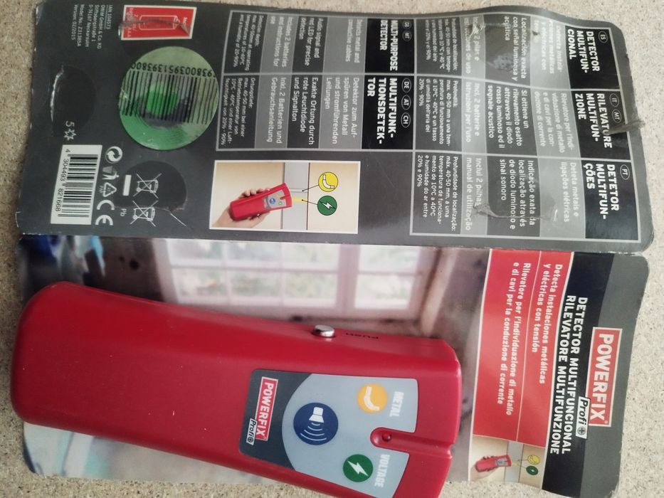 2 wood, electrical cable, metal detectors64284430092930124