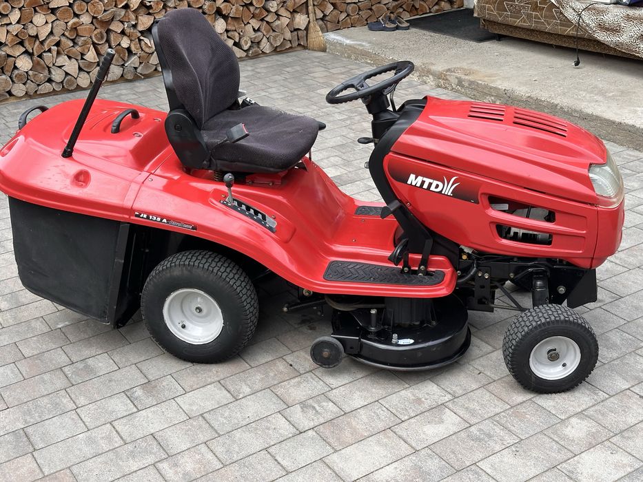 Трактор газонокосарка MTD JE 135 A