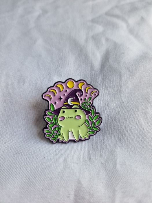 Przypinka pin wpinka pins złota broszka alternative gothic żaba witch