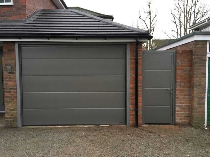 Секційні гаражні ворота нові б/у промислові і побутові ворота в гараж