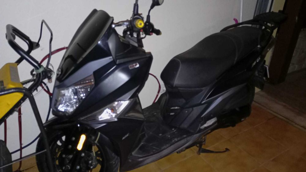 Scooter sym 125 como nova