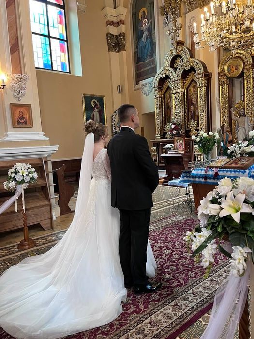 Сукня весільна зі шлейфом