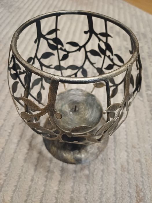 Elegancki, metalowy świecznik